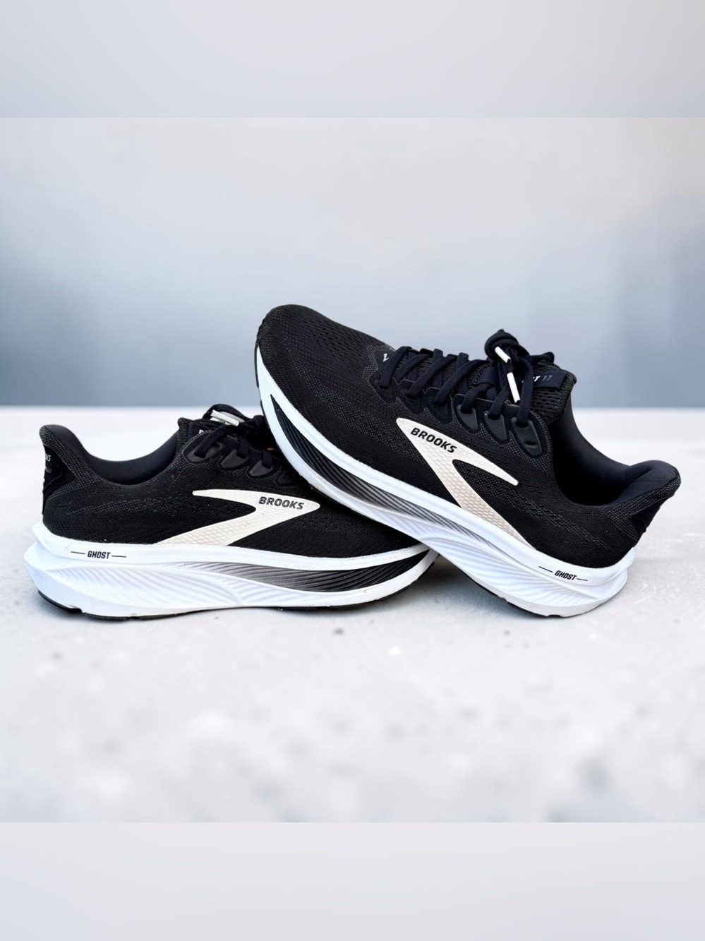 Brooks Ghost 17 Womens 6.5 Black White Cushion Road Running Sneakers Shoes